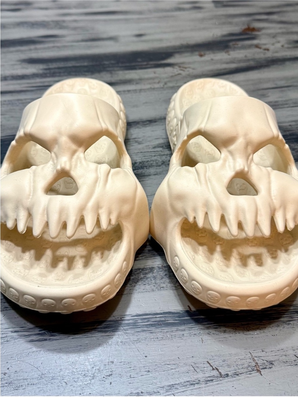 3D Skull Slide Sandals in Cream - Men's Gothic EVA Slip-Ons NWOT - Picture 6 of 13